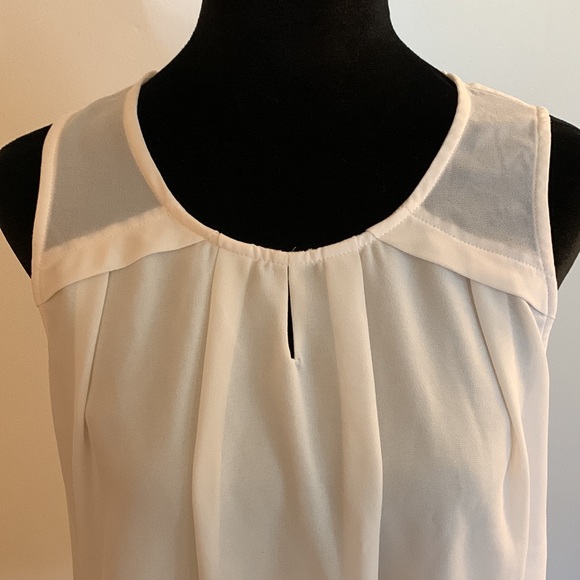 Cut Out Tank Top - Picture 2 of 7